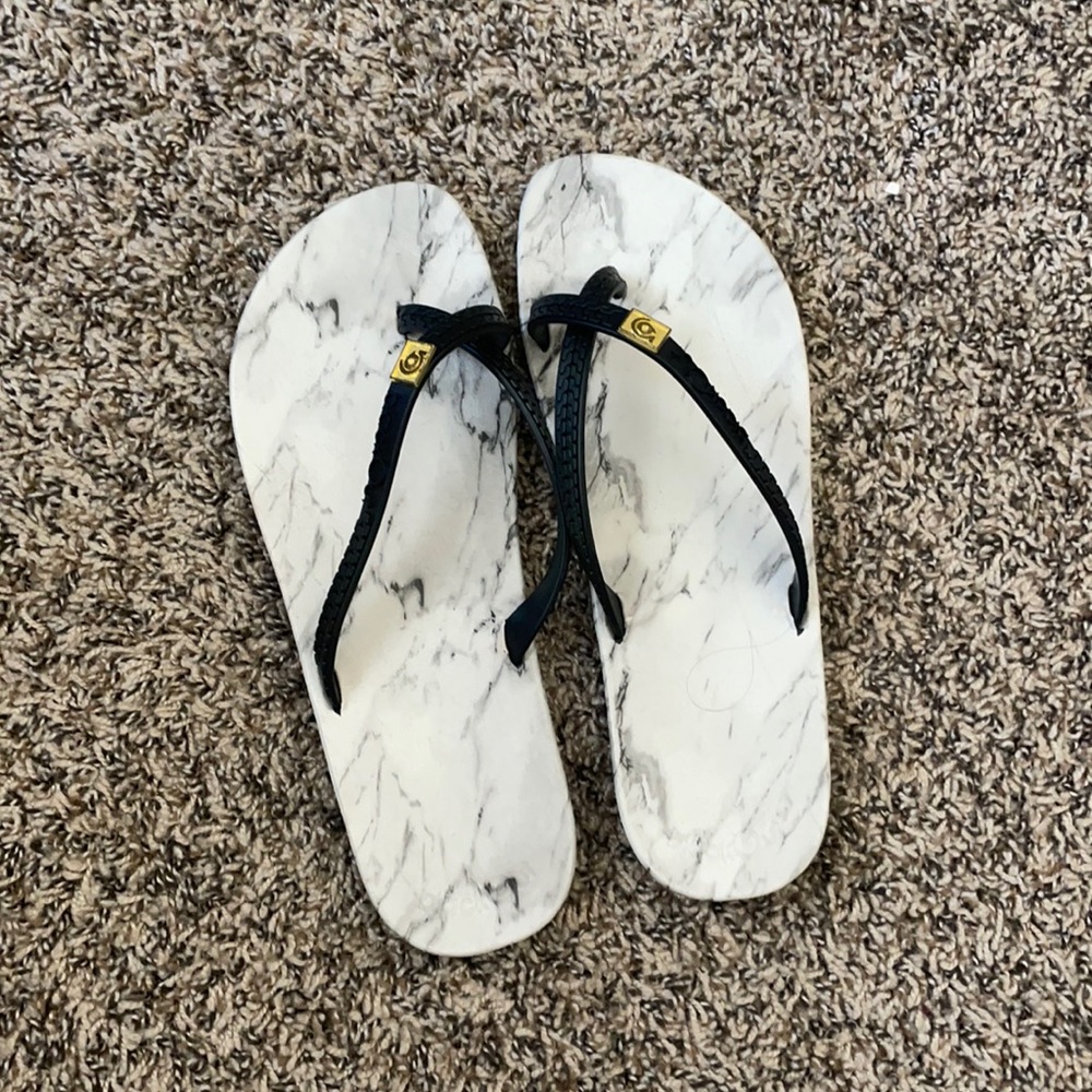 BRAND NEW - Marbled Flip Flops